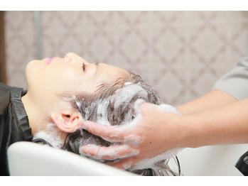 Japanese head massage treatment 