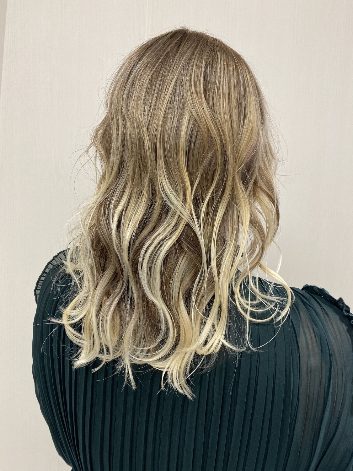 Blond balayage made by air touch (Omotesando store Miki)